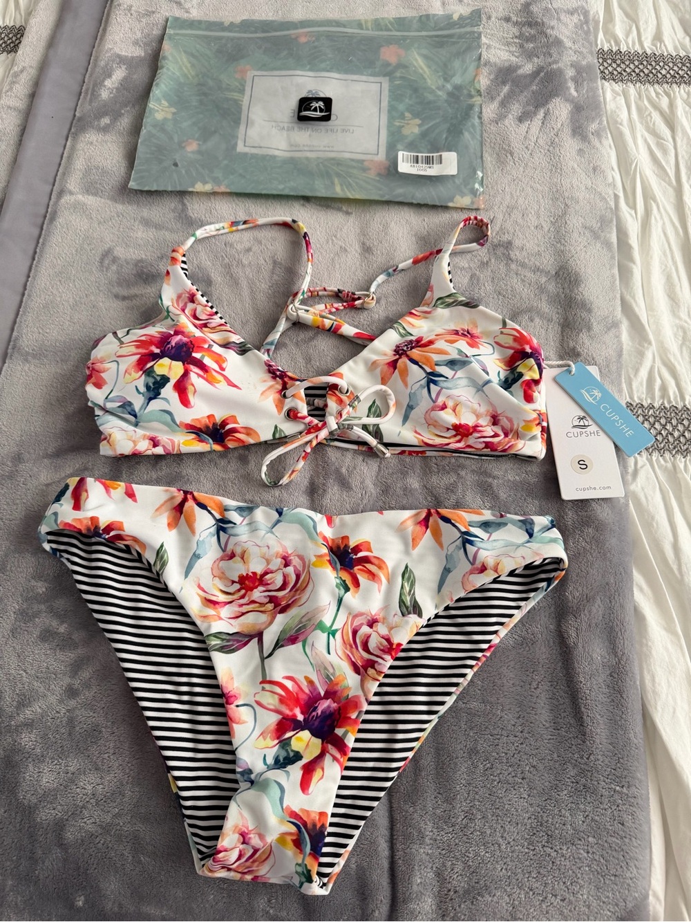 Reversible Cupshe White Floral Lace-Up Bikini Set with  Multicolor Flowers
